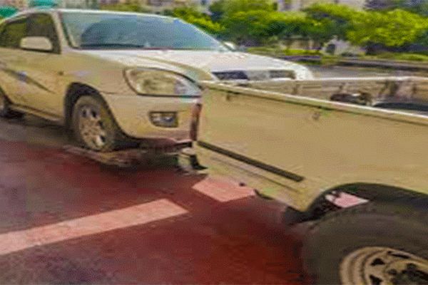 یدک کش فولاد شهر جرثقیل فولاد شهر